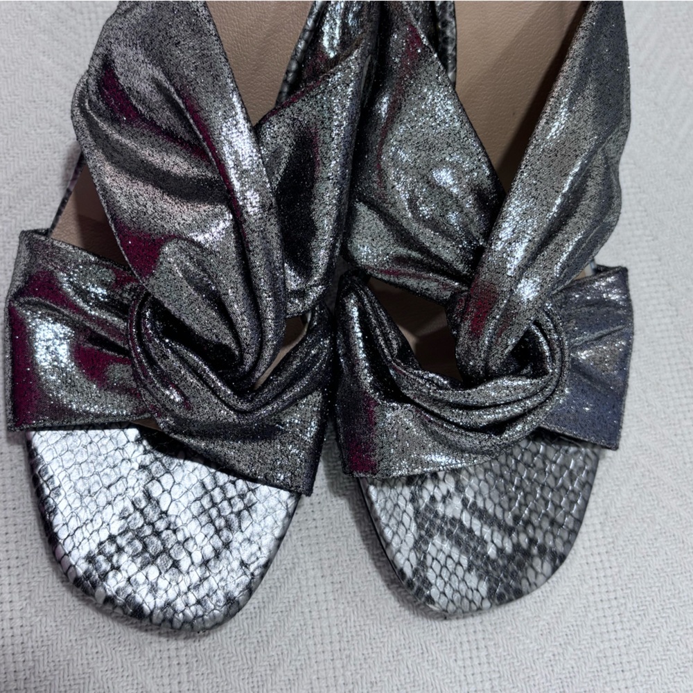 💜Metallic Silver Knot Slide Sandals - Picture 5 of 9
